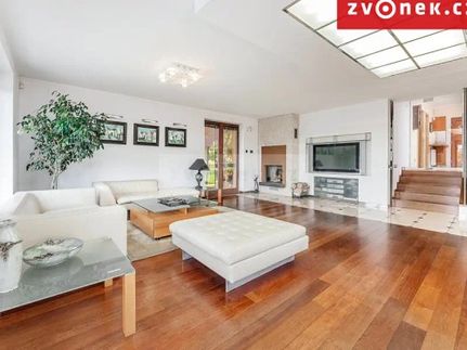 Prodej vily 540 m², pozemek 1250 m²