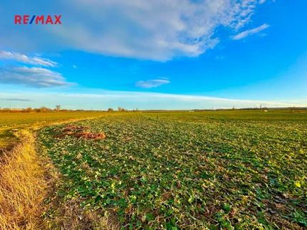 Prodej stavebního pozemku 1680 m²
