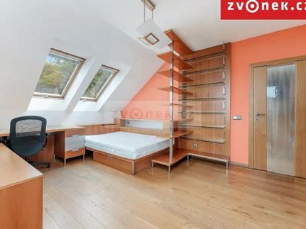 Prodej vily 540 m², pozemek 1250 m²