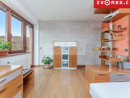 Prodej vily 540 m², pozemek 1250 m²