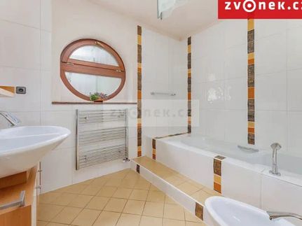 Prodej vily 540 m², pozemek 1250 m²