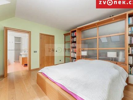 Prodej vily 540 m², pozemek 1250 m²