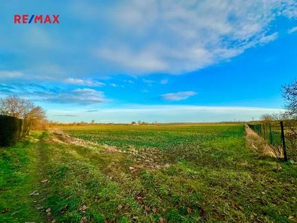 Prodej stavebního pozemku 1680 m²