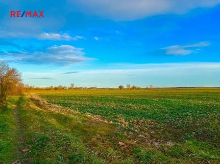Prodej stavebního pozemku 1680 m²