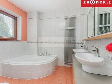 Prodej vily 540 m², pozemek 1250 m²