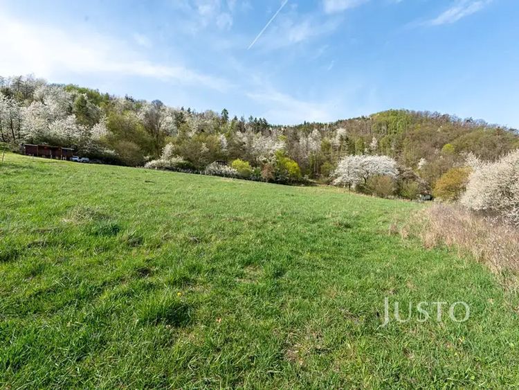 Prodej stavebního pozemku 4525 m²