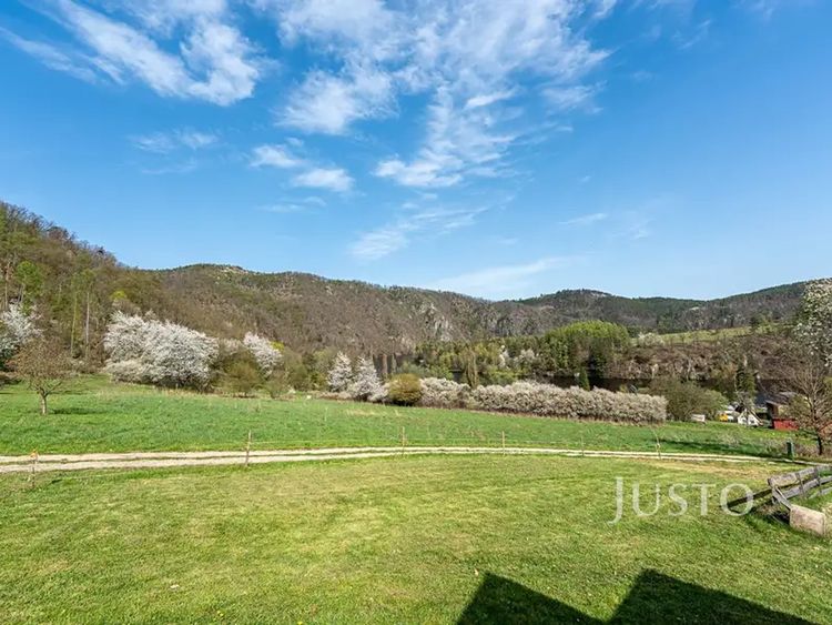 Prodej stavebního pozemku 4525 m²