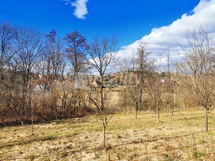 Prodej stavebního pozemku 1975 m²