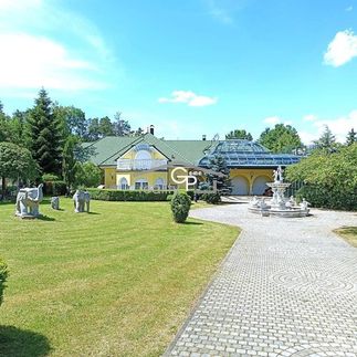 Prodej vily 805 m², pozemek 31005 m²