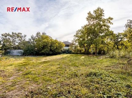 Prodej stavebního pozemku 2016 m²