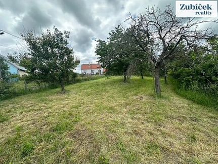 Prodej stavebního pozemku 1090 m²