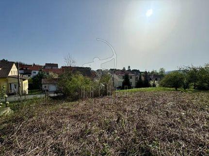 Prodej stavebního pozemku 1077 m²