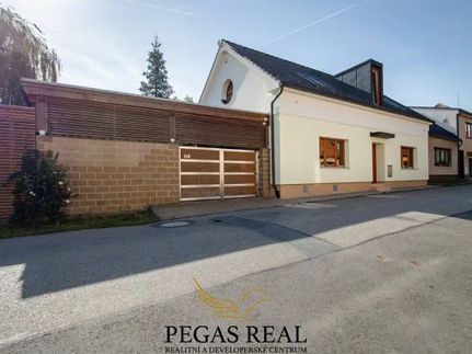 Prodej vily 218 m², pozemek 583 m²