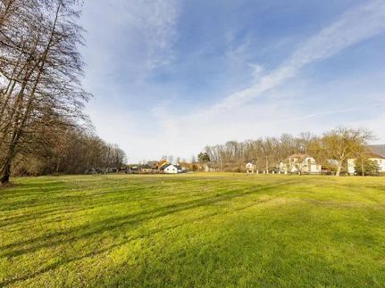 Prodej stavebního pozemku 2472 m²