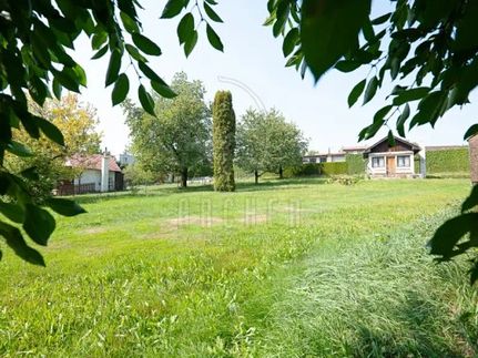 Prodej stavebního pozemku 1062 m²