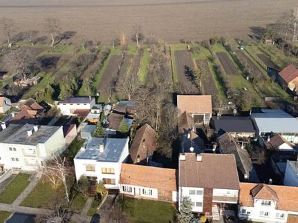 Prodej stavebního pozemku 1683 m²