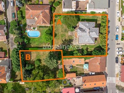 Prodej stavebního pozemku 1737 m²
