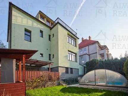 Prodej vily 354 m², pozemek 525 m²