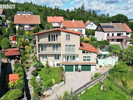 Prodej vily 517 m², pozemek 1040 m²