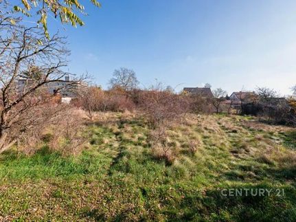 Prodej stavebního pozemku 2359 m²