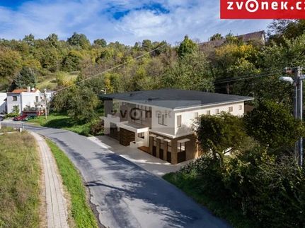 Prodej stavebního pozemku 1743 m²