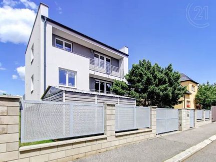 Prodej domu 218 m², pozemek 698 m²