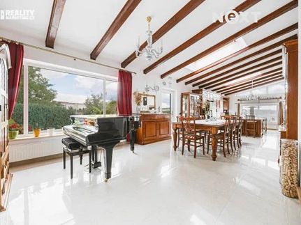 Prodej vily 517 m², pozemek 1040 m²