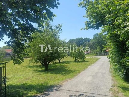 Prodej stavebního pozemku 905 m²