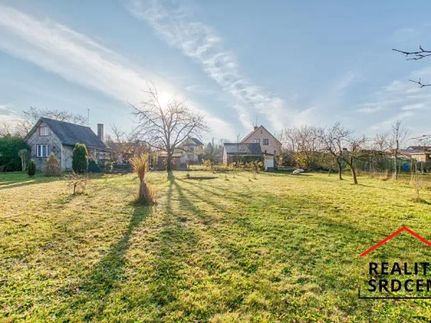 Prodej stavebního pozemku 898 m²