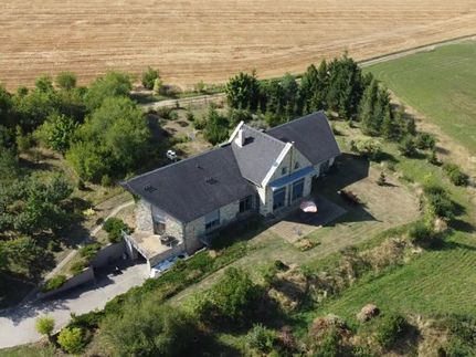 Prodej vily 938 m², pozemek 9445 m²