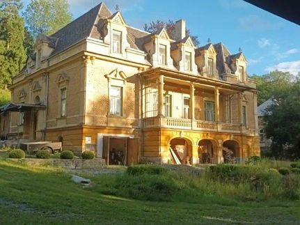 Prodej vily 640 m², pozemek 9234 m²