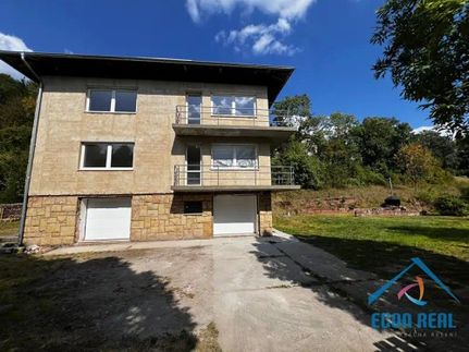 Prodej domu 300 m², pozemek 2815 m²