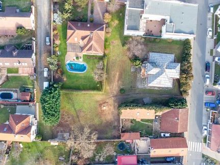 Prodej stavebního pozemku 1737 m²