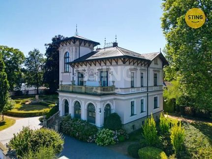 Prodej vily 700 m², pozemek 3228 m²