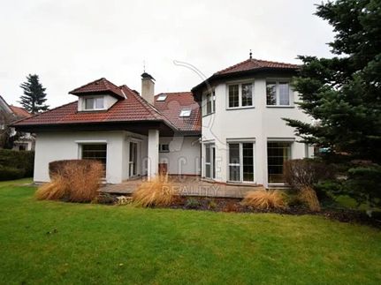 Prodej vily 298 m², pozemek 730 m²