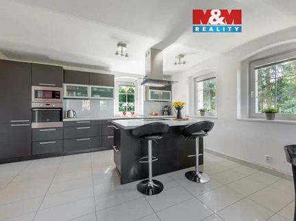 Prodej domu 280 m², pozemek 1293 m²