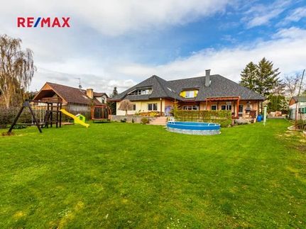 Prodej domu 557 m², pozemek 2018 m²