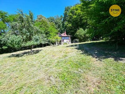 Prodej stavebního pozemku 833 m²