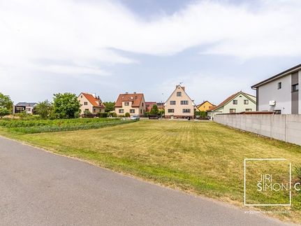 Prodej stavebního pozemku 800 m²