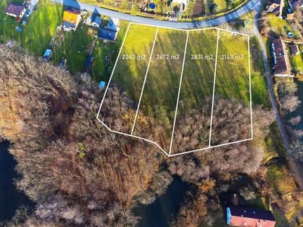 Prodej stavebního pozemku 2472 m²